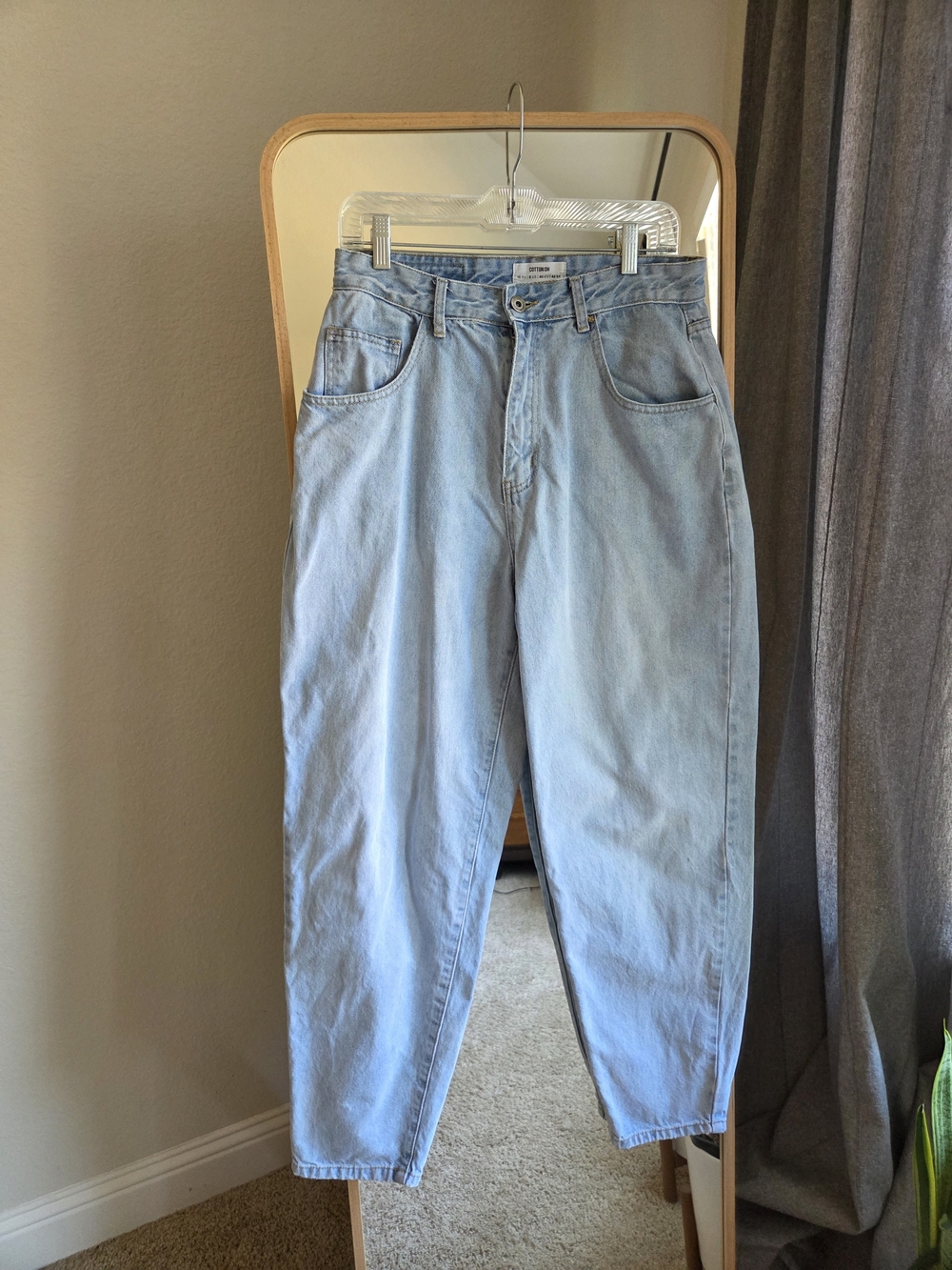 Cotton On Slouch Mom Jeans Women’s Size 8 US Light Wash High Rise Relaxed Denim